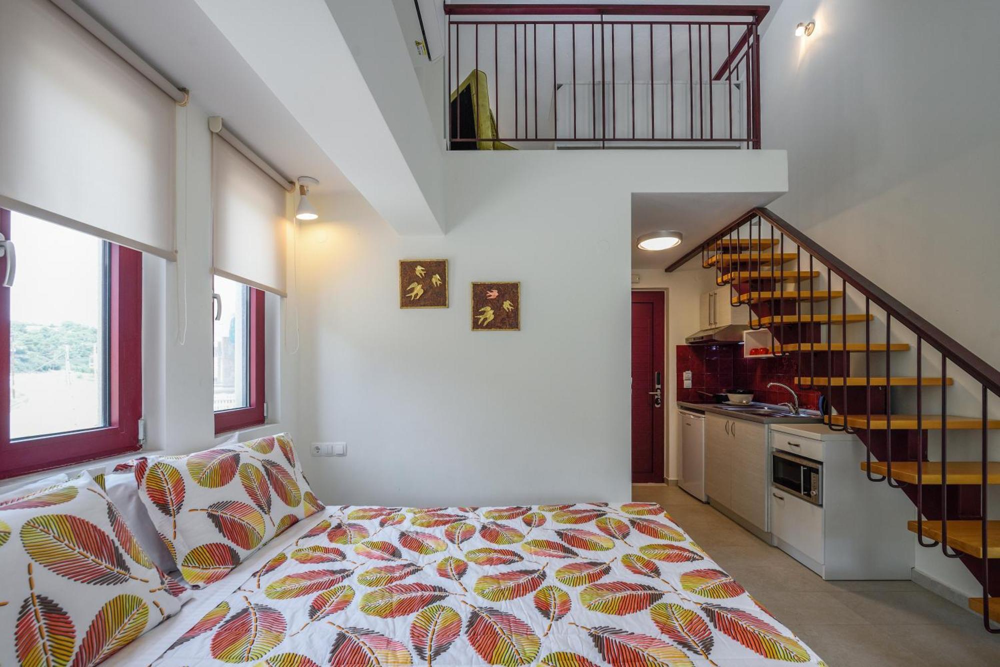 Elpiniki Luxury Rooms 네아 포티데아 외부 사진