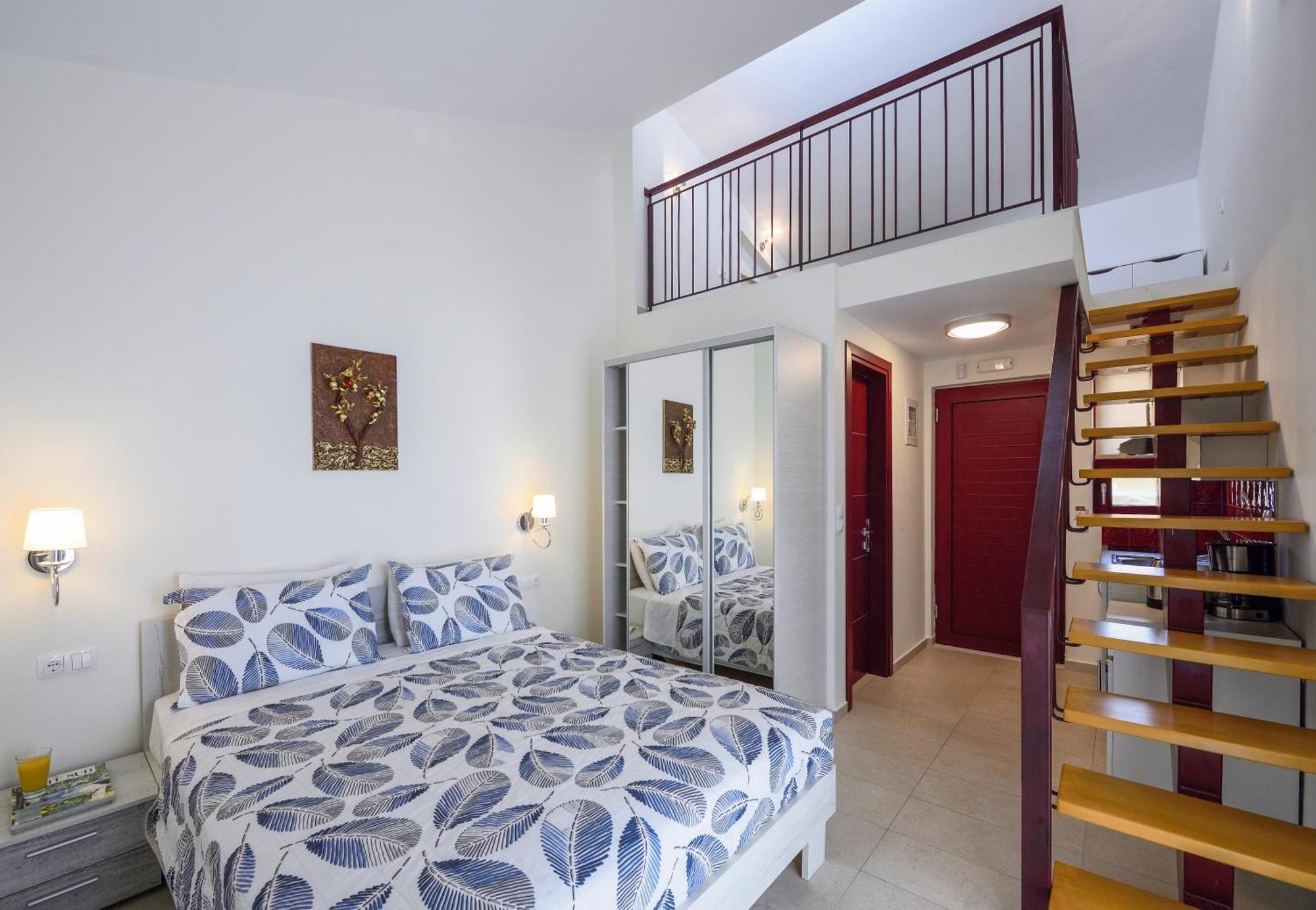 Elpiniki Luxury Rooms 네아 포티데아 외부 사진