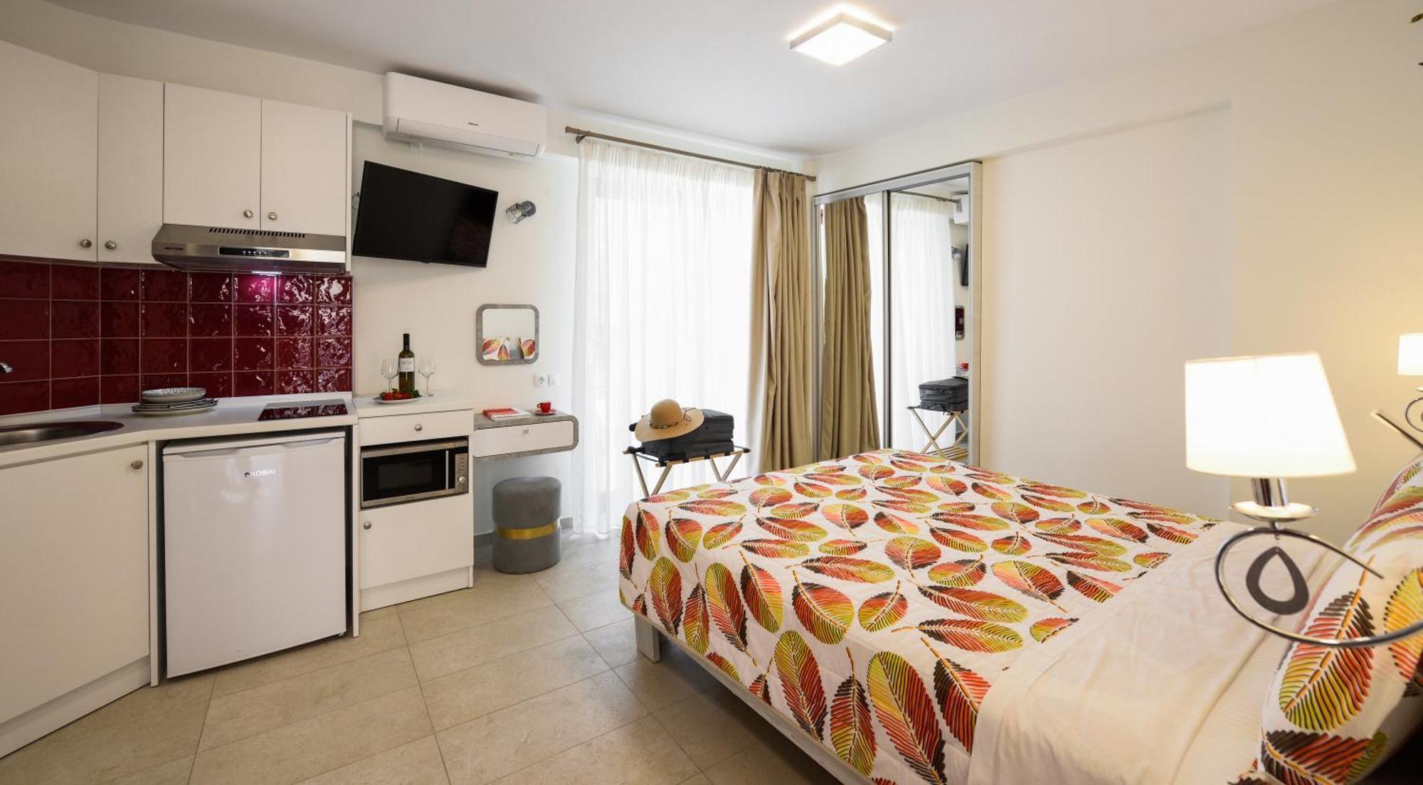 Elpiniki Luxury Rooms 네아 포티데아 외부 사진