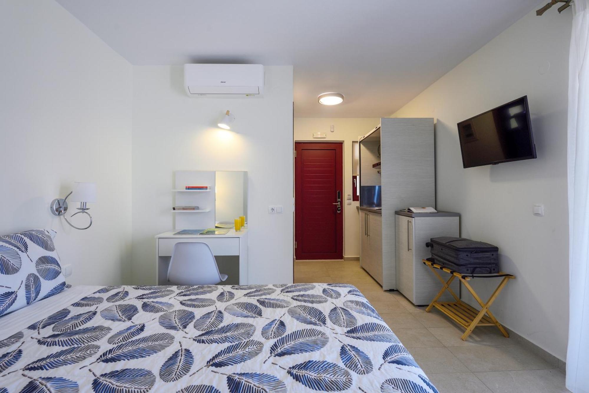 Elpiniki Luxury Rooms 네아 포티데아 외부 사진