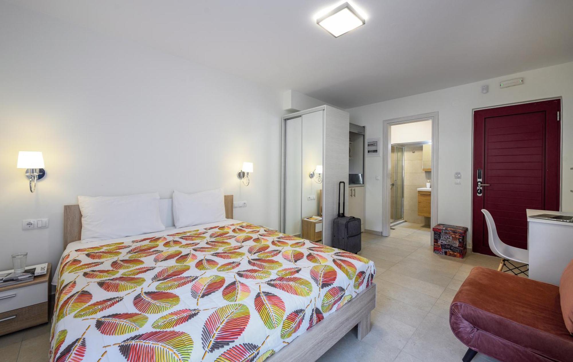 Elpiniki Luxury Rooms 네아 포티데아 외부 사진