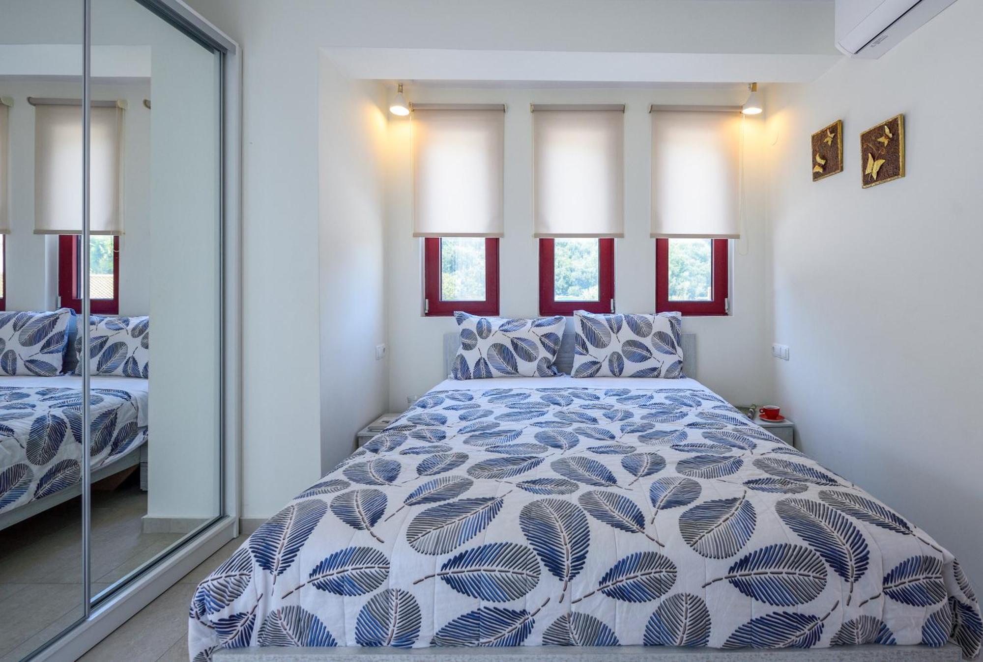 Elpiniki Luxury Rooms 네아 포티데아 외부 사진
